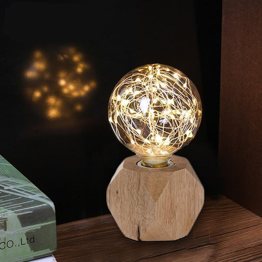 Lampe Chevet Bois Bulbe - Une lampe de chevet en bois avec une ampoule intégrée pour une lumière douce et chaleureuse