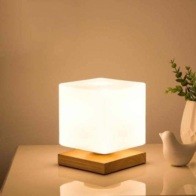 Lampe Chevet Bois Massif - Une lampe de chevet en bois massif pour une décoration intérieure unique et élégante